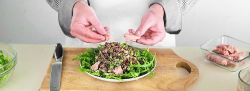 салат из копченого лосося, горошка и риса. Шаг 5