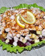 Салат из копченой курицы со свеклой и фруктами