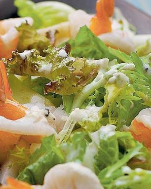 Салат из креветок с дыней и авокадо