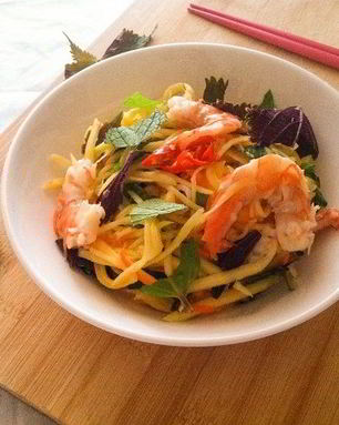 Салат из манго и креветок