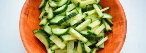 салат из пекинской капусты, огурцов и горошка. Шаг 3