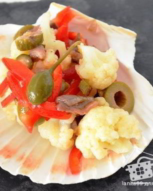 Салат из цветной капусты с анчоусами