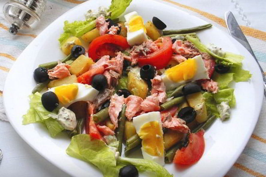 Рецепт салат нисуаз с лососем и фасолью