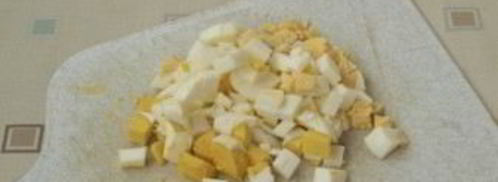 салат новогодний из крабовых палочек. Шаг 4