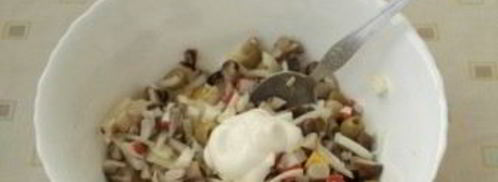 салат новогодний из крабовых палочек. Шаг 7