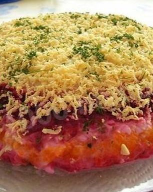 Простая сельдь под шубой с яйцом