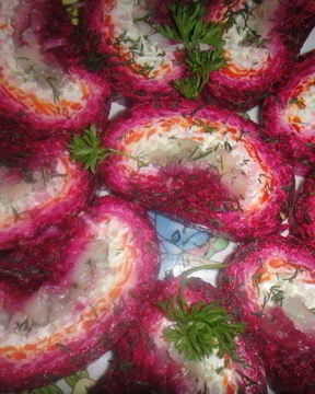 Сельдь под шубой в виде рулета