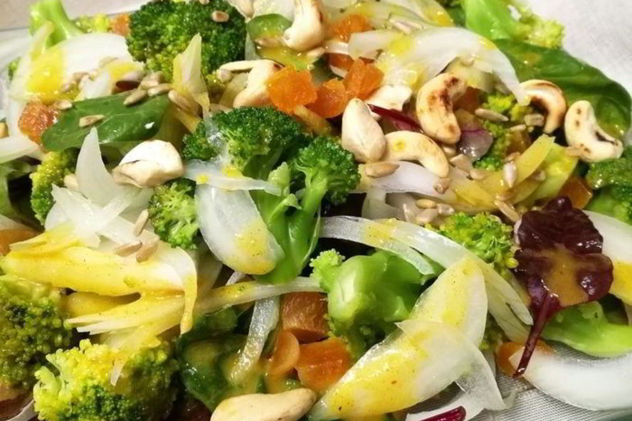 Рецепт салата с брокколи и курагого