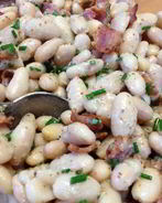 Салат с фасолью и беконом