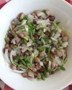 Салат с фасолью и селедочкой