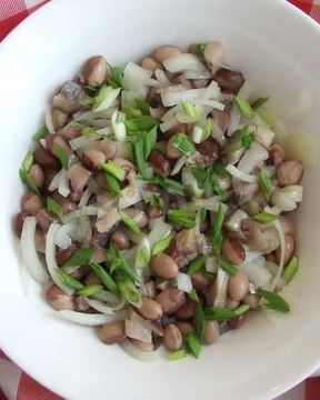 Салат с фасолью и селедочкой