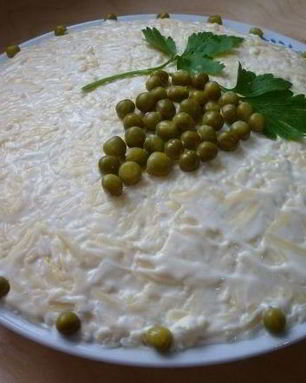 Салат с горбушей и сыром