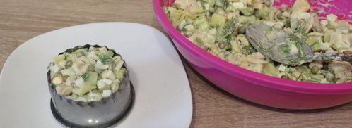 салат с кальмарами и зеленым горошком. Шаг 6