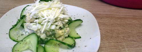 салат с кальмарами и зеленым горошком. Шаг 7