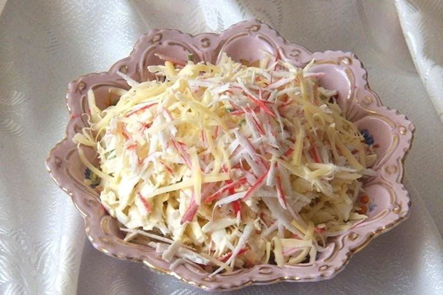 Рецепт салат с капустой и крабовыми палочками