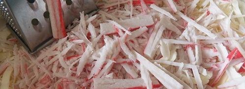 салат с капустой и крабовыми палочками. Шаг 3