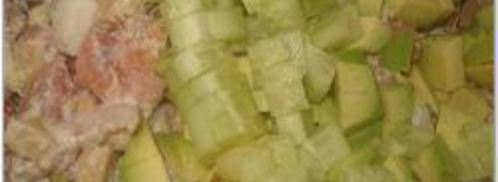 салат с копченой горбушей и морским коктейлем. Шаг 5