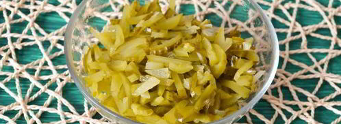 салат с копченой колбасой и солеными огурцами. Шаг 4