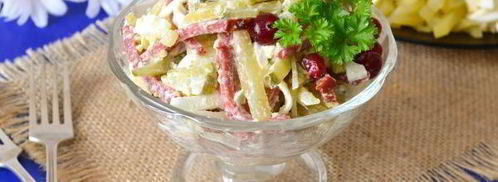 салат с копченой колбасой и солеными огурцами. Шаг 12