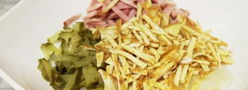 салат с корейкой и яйцами. Шаг 8