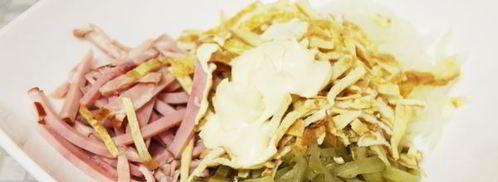 салат с корейкой и яйцами. Шаг 9