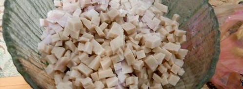 салат с маринованными опятами. Шаг 3