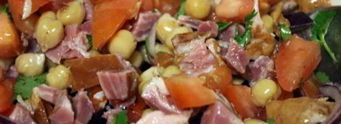 салат с нутом, копченым мясом и помидорами. Шаг 4