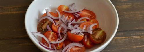 салат с помидорами и яйцом. Шаг 2