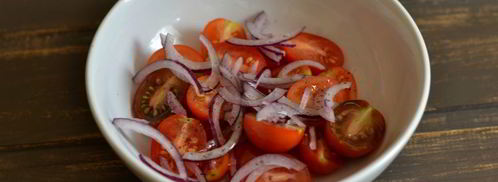 салат с помидорами и яйцом. Шаг 3