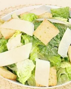 Классический салат Цезарь