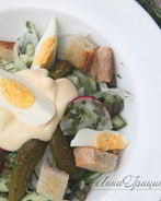 Русский летний салат в стиле Цезарь