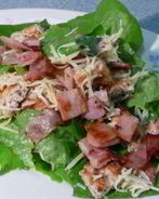 Салат Цезарь с беконом