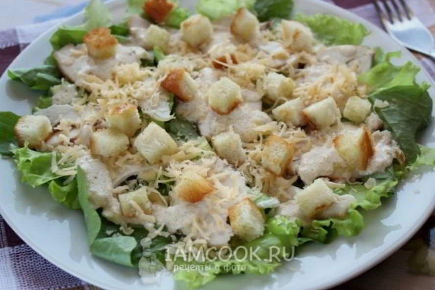 Рецепт салат цезарь с курицей и сухариками