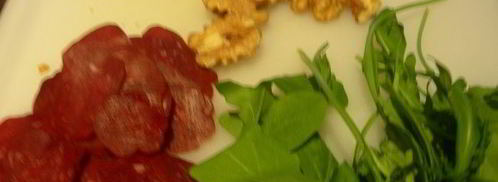 салат в яблоках с руколой, грецкими орехами и вяленым мясом. Шаг 2