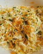 Салат витаминный с капустой и морковью