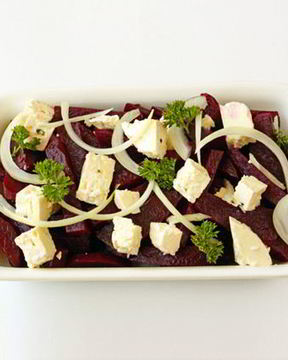 Свекольный салат с сыром фета