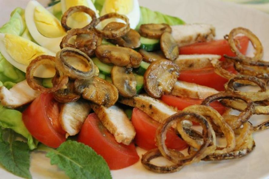 Рецепт теплого салата со свининого