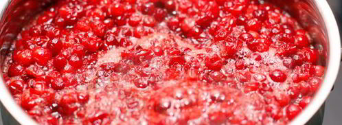 брусничный соус к чему угодно. Шаг 3