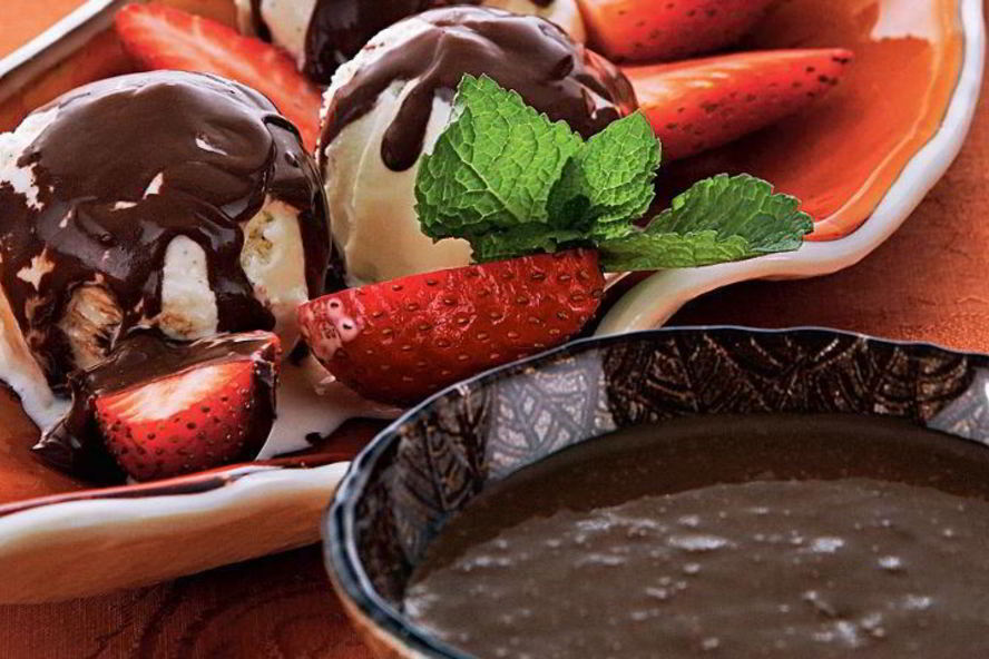 Рецепт шоколадный соус с клубникой и виски