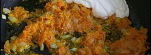 сметанный соус с морковкой и луком. Шаг 5