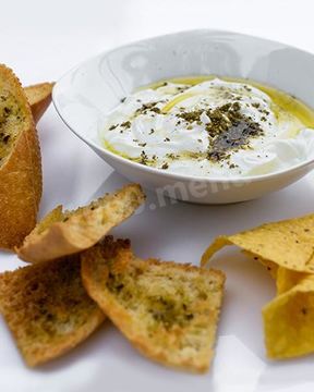 Соус из сливочного сыра с иссопом