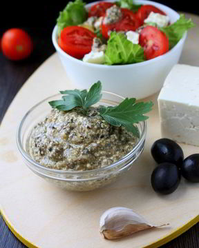 Соус с брынзой и маслинами