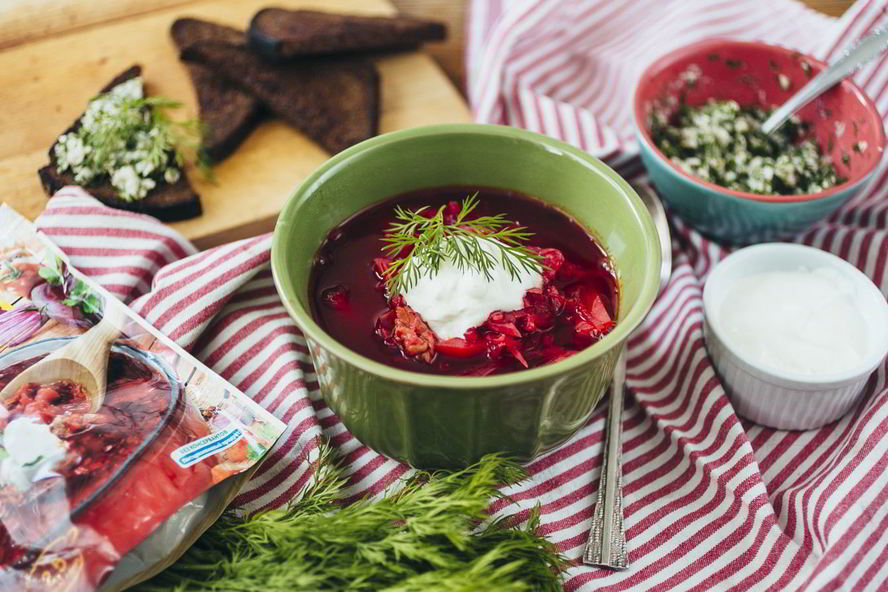 Рецепт борщ из говядины с гренками из бородинского хлеба со смальцем