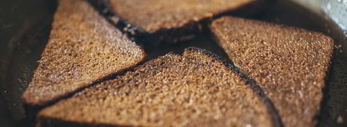 борщ из говядины с гренками из бородинского хлеба со смальцем. Шаг 7