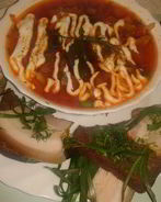 Борщ с бутербродами из сала