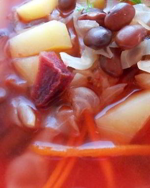 Красный борщ с фасолью