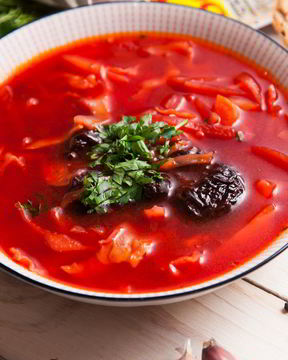 Постный борщ с черносливом