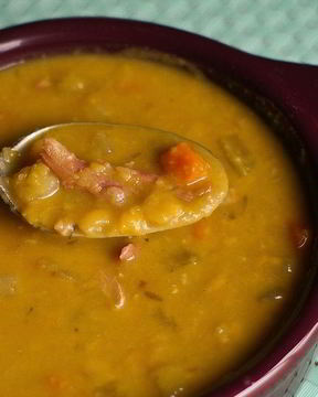 Гороховый суп с копчеными крылышками