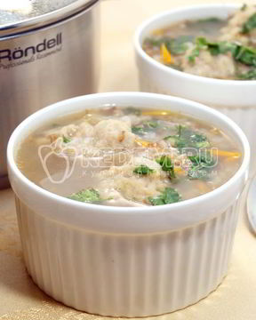 Гречневый суп с мясными клецками