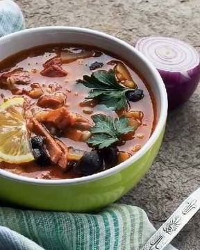 Густой суп со свининой и овощами